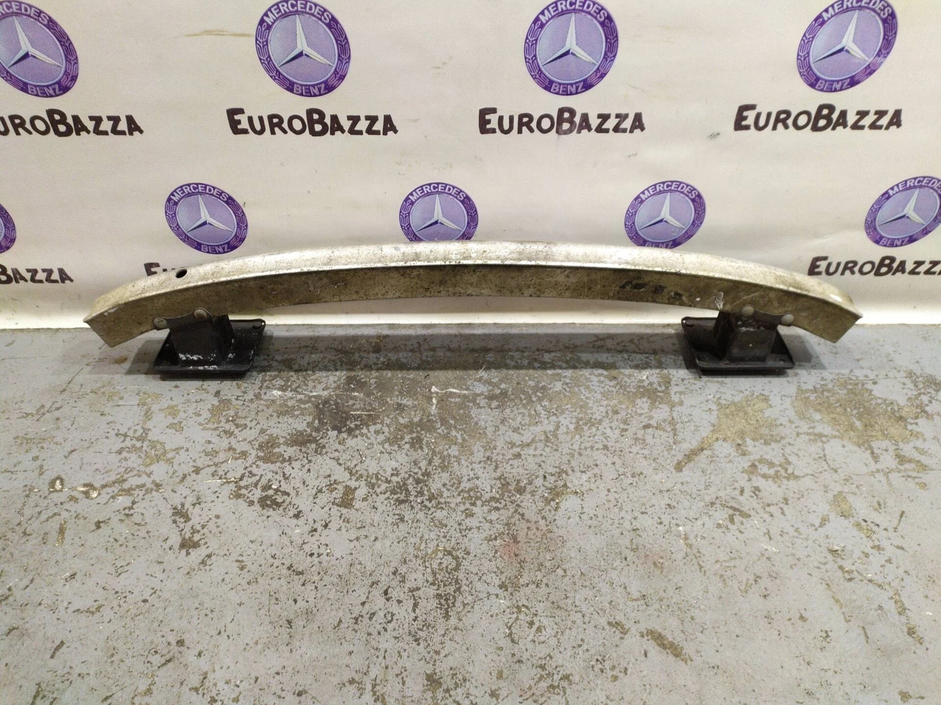 Усилитель заднего бампера Mercedes W251