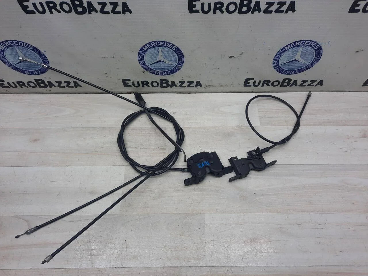 Замок капота Mercedes R171