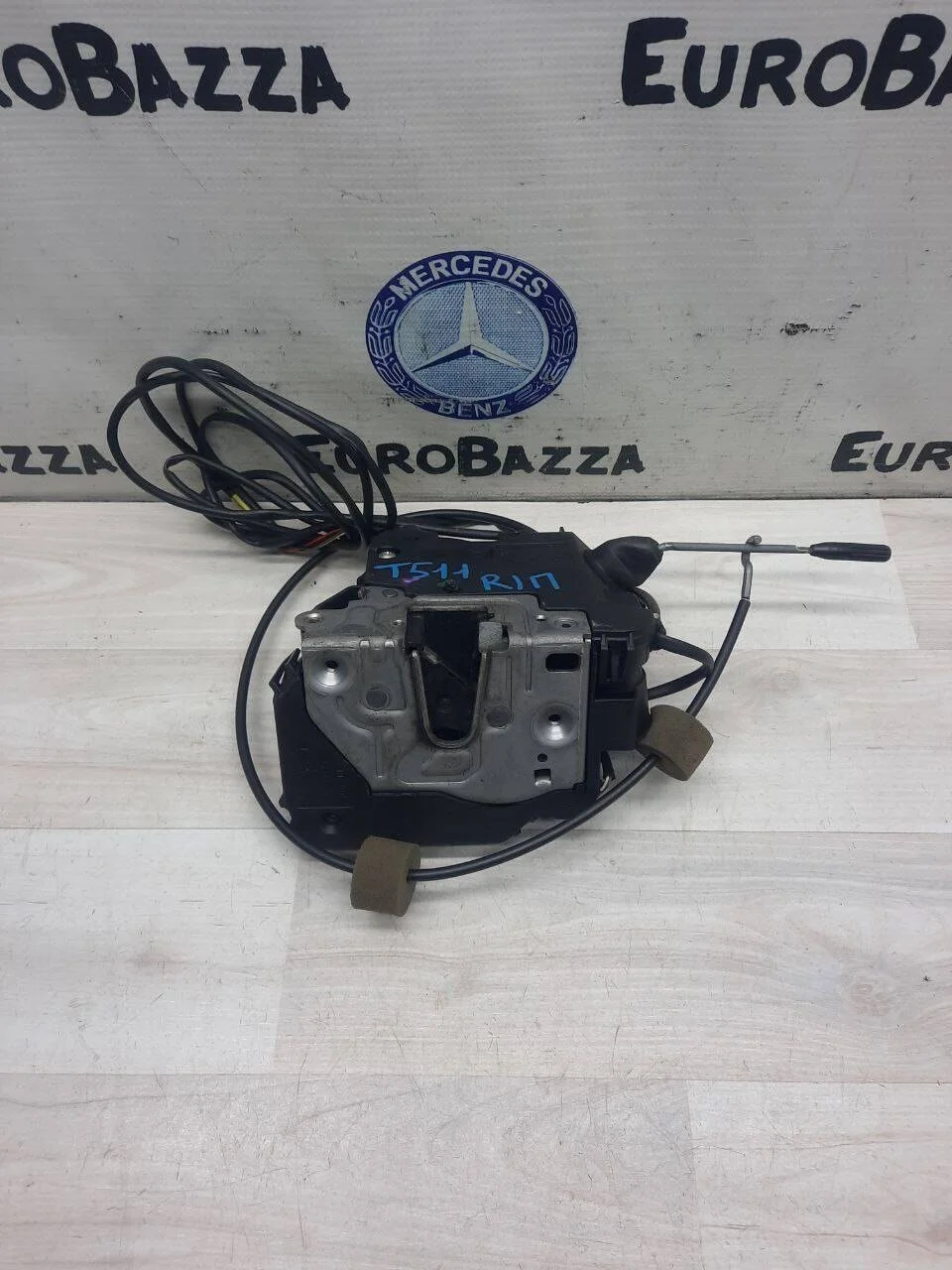 Замок передней правой двери Mercedes W203 Coupe