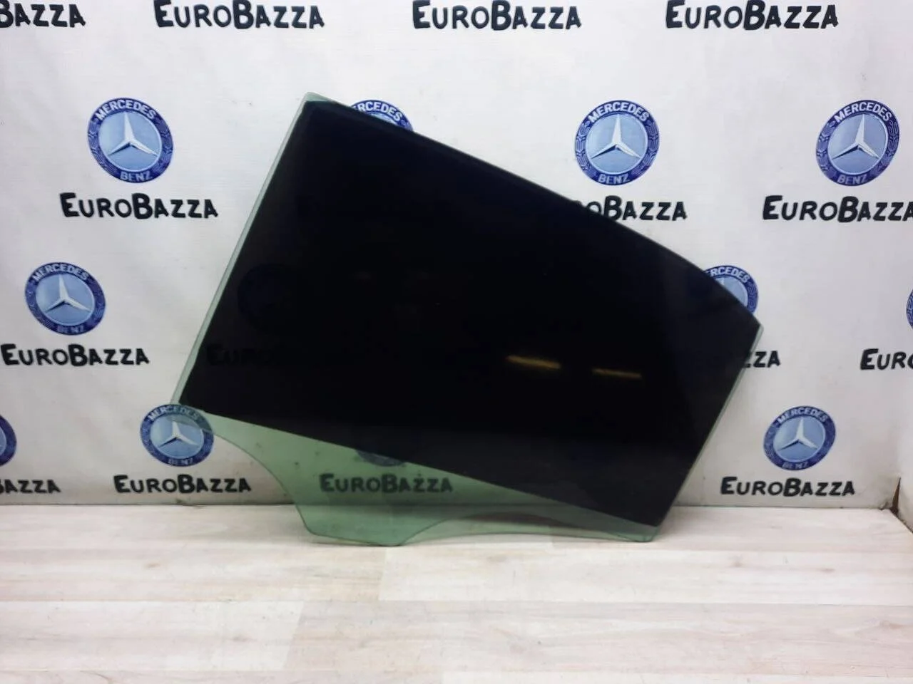 Стекло двери заднее левое Mercedes W212