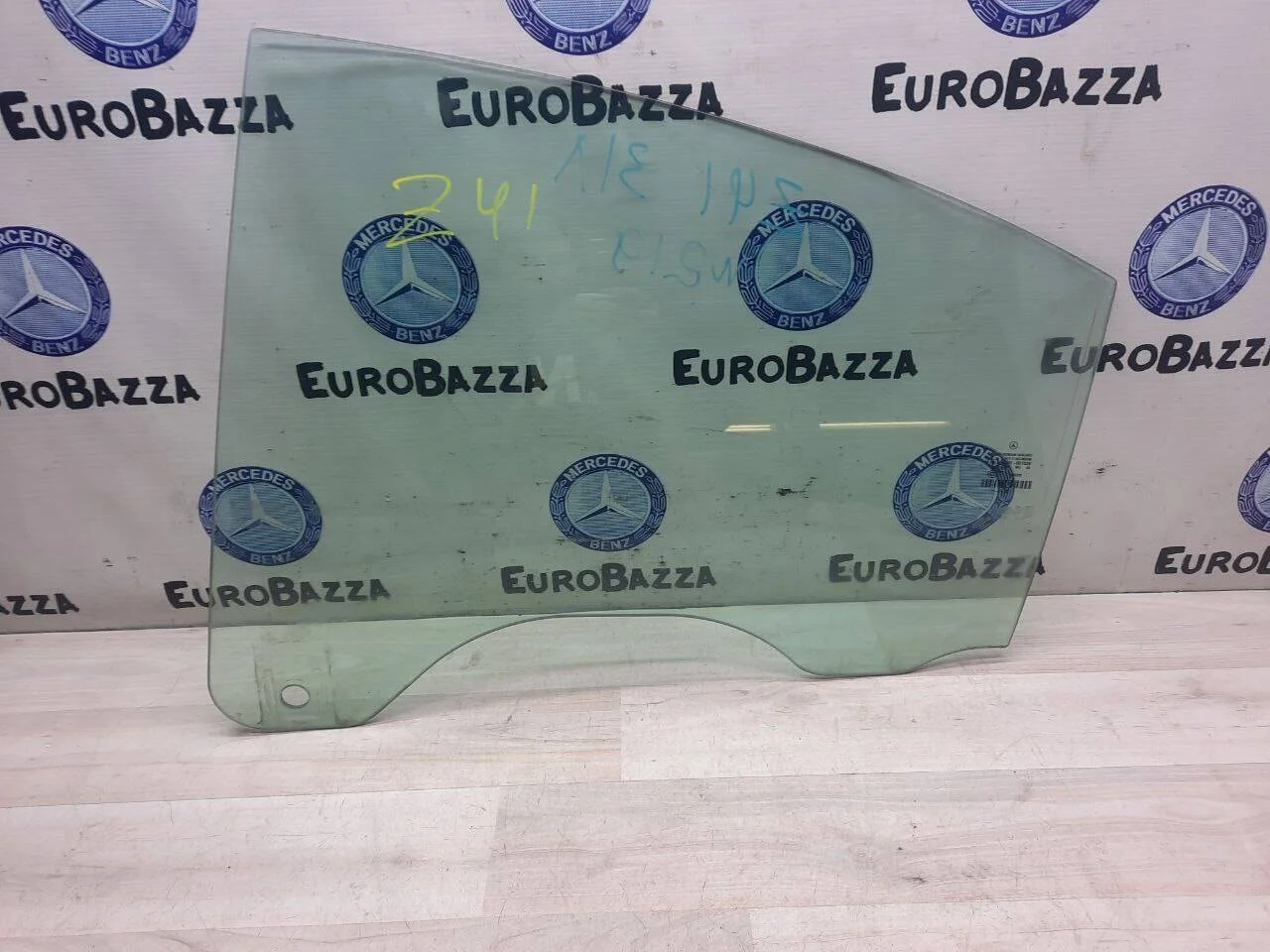 Стекло двери задней левой Mercedes W219