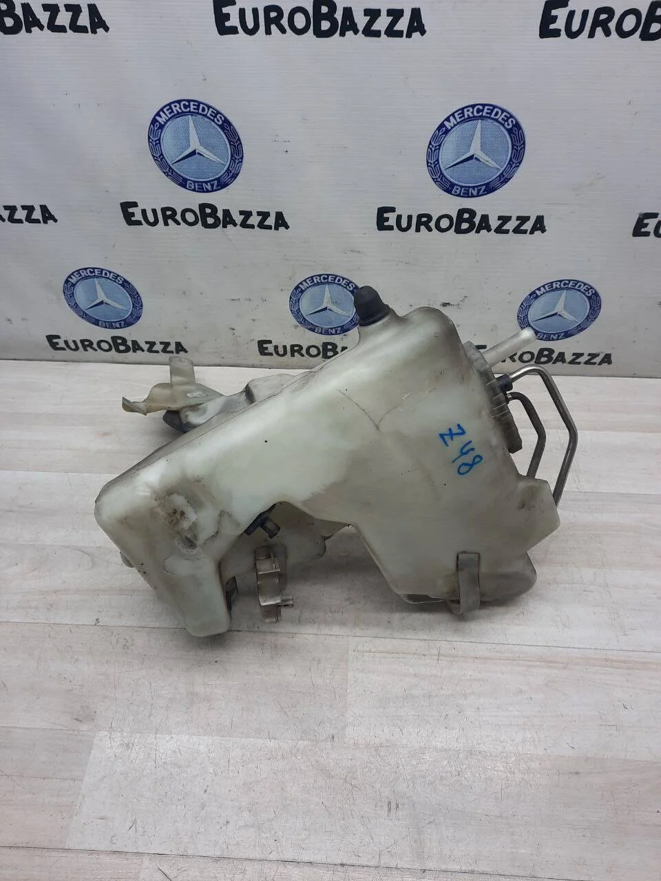 Бачок стеклоомывателя стекла Mercedes W211