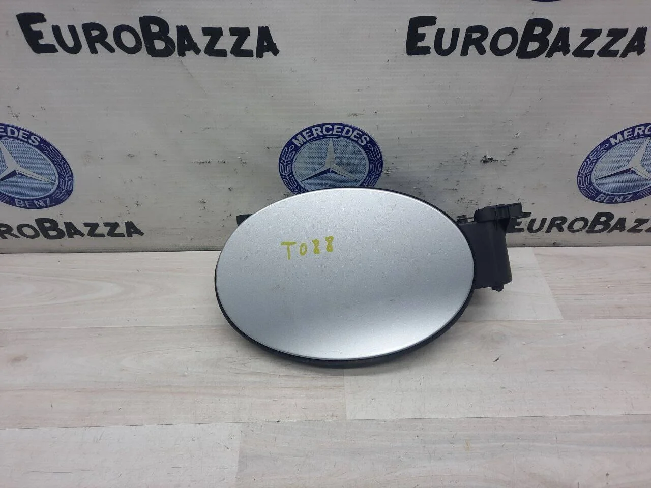 Лючок бензобака Mercedes X164