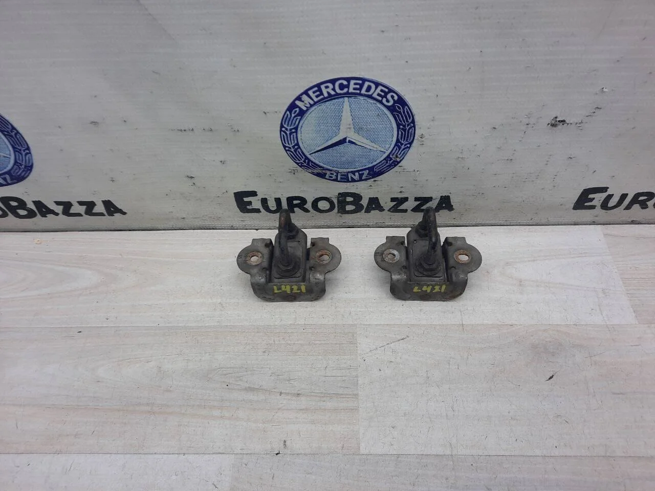 Фиксатор капота Mercedes R171