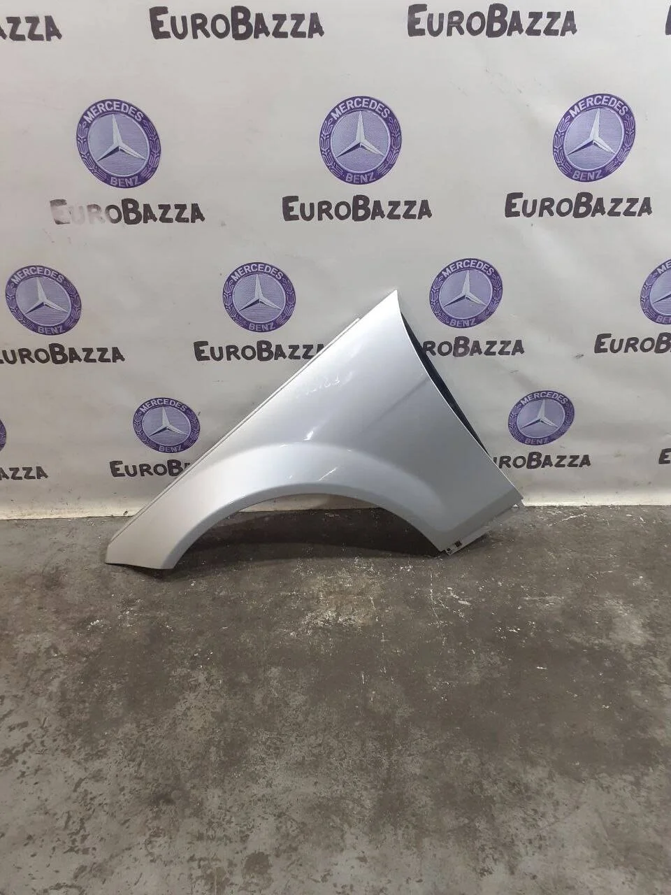 Крыло переднее левое Mercedes W204