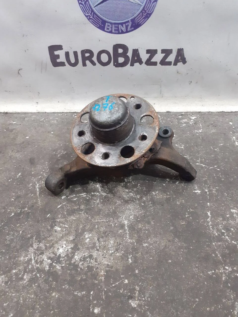 Кулак поворотный правый Mercedes W203