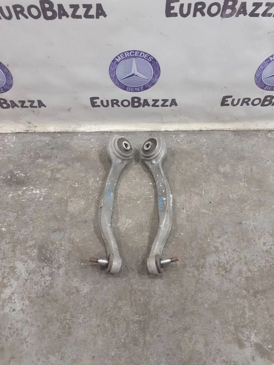 Рычаг передний верхний Mercedes W212