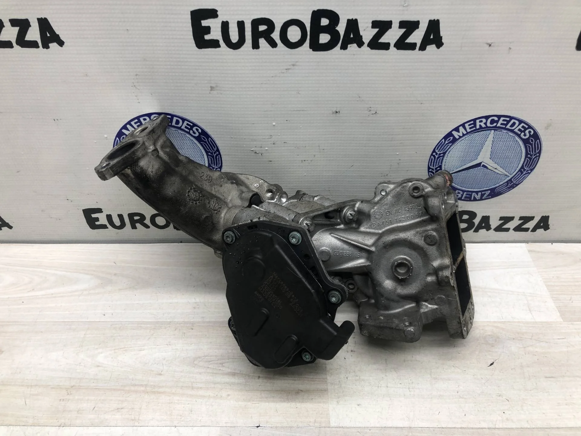 Клапан EGR с выпускной трубой Mercedes Om651