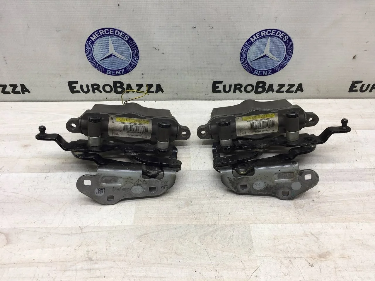 Петля капота с пиропатроном Mercedes W204