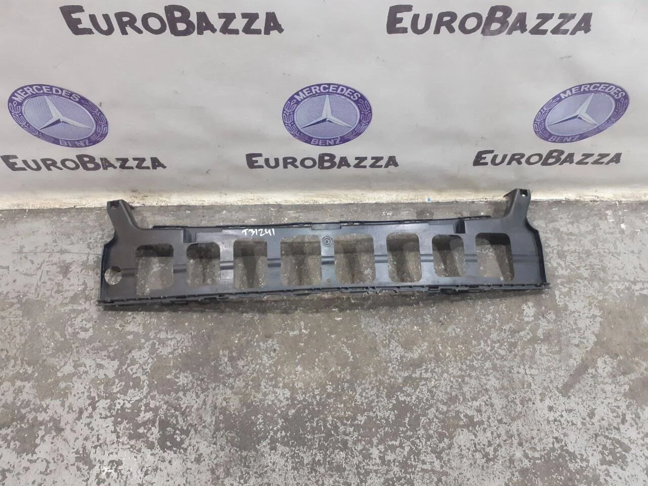 Кронштейн переднего бампера Mercedes W219