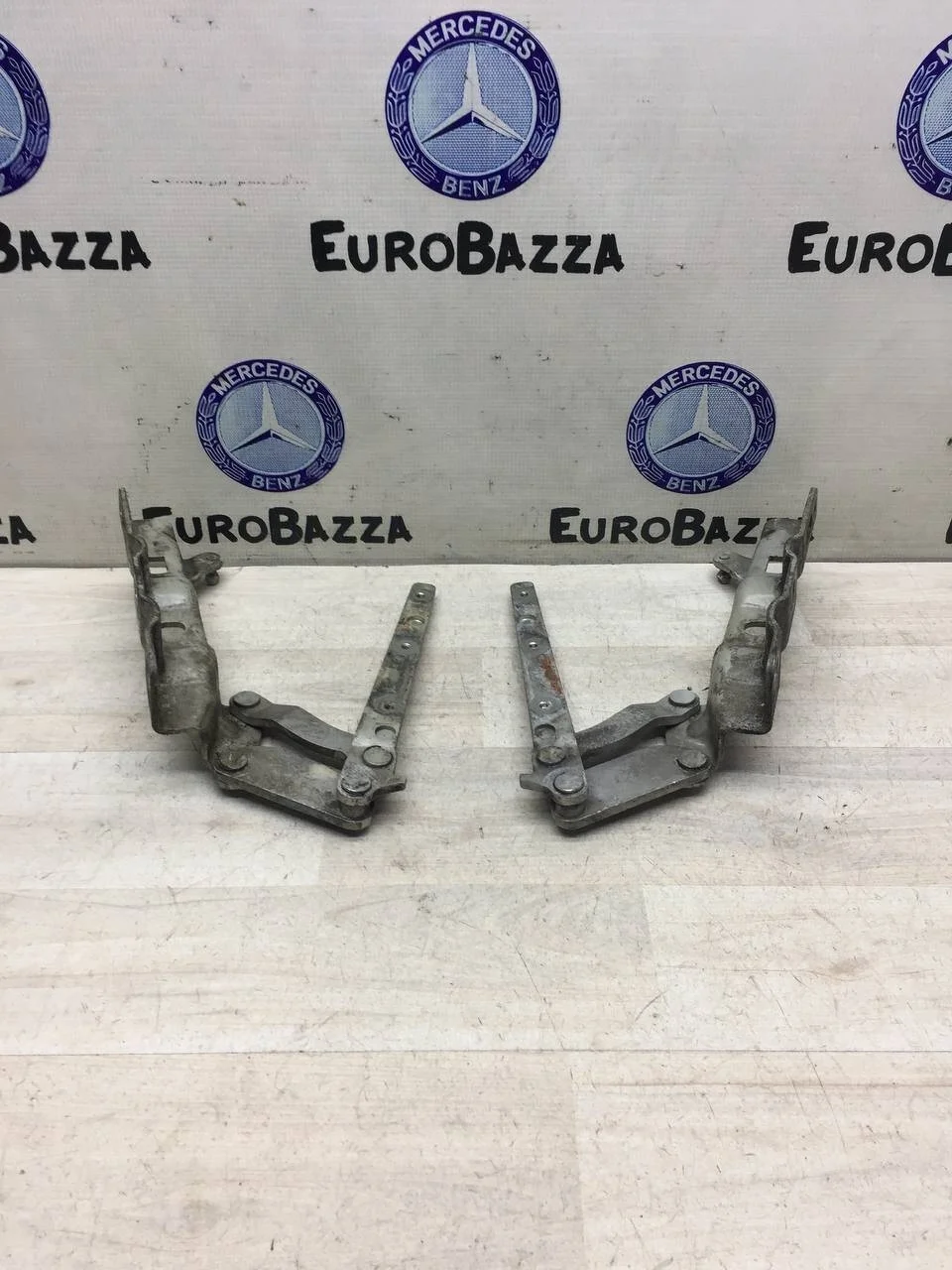 Петля капота Mercedes W203