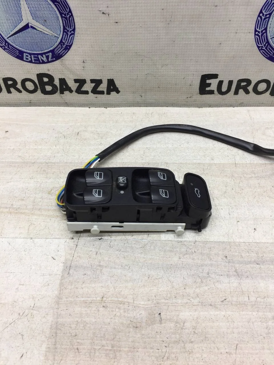 Блок управления стеклоподьемниками Mercedes W209