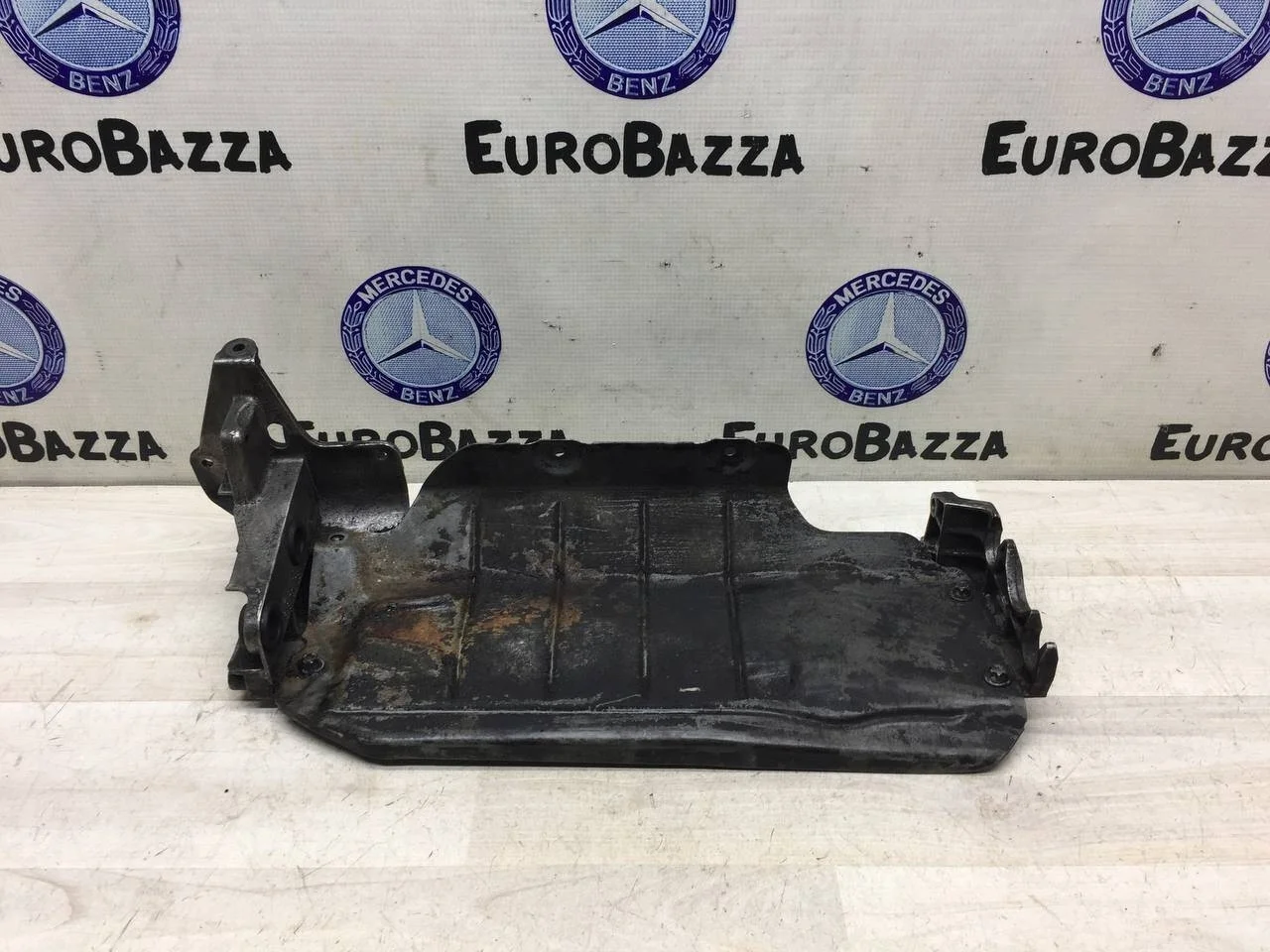 Кронштейн воздушного фильтра Mercedes Om646
