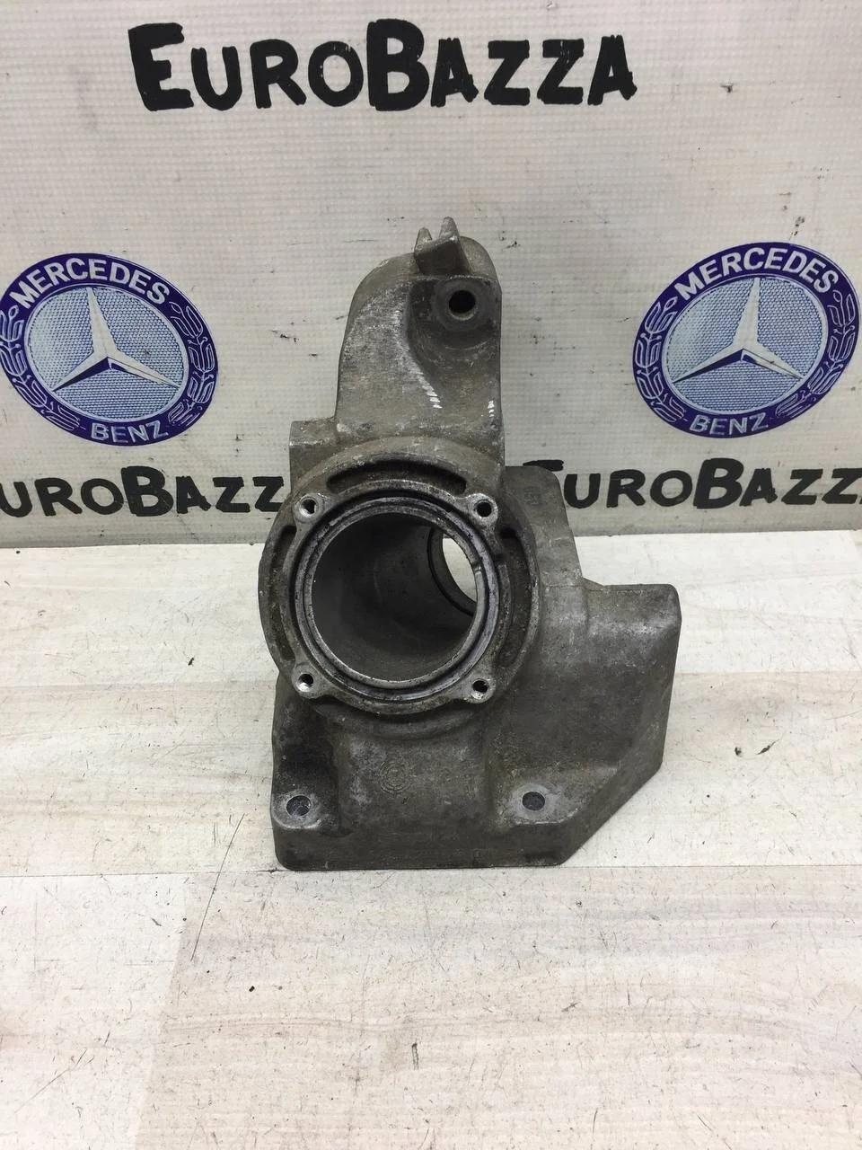 Кронштейн двигателя левый Mercedes Om646