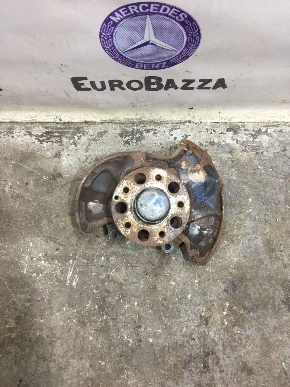 Поворотный кулак правый Mercedes W209