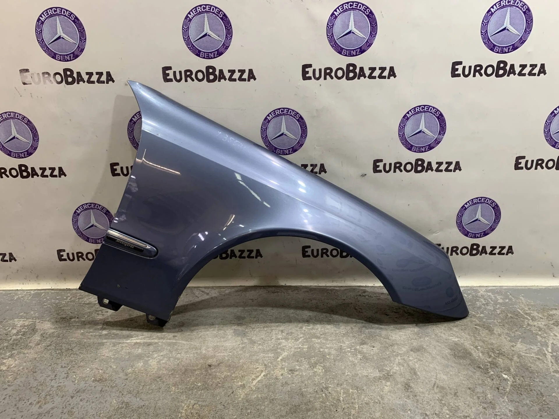 Крыло переднее правое Mercedes W211