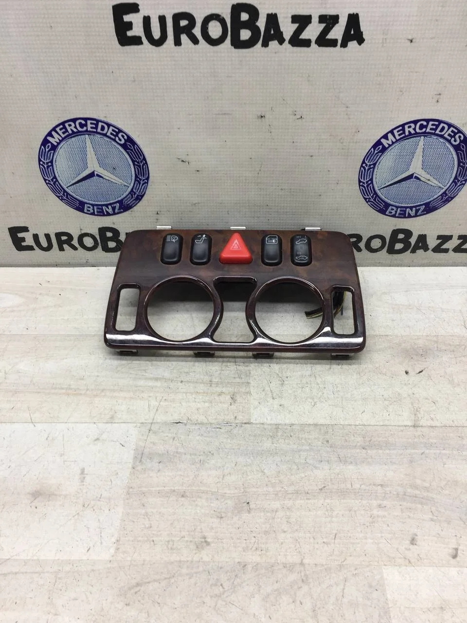 Блок кнопок центральной консоли Mercedes W208