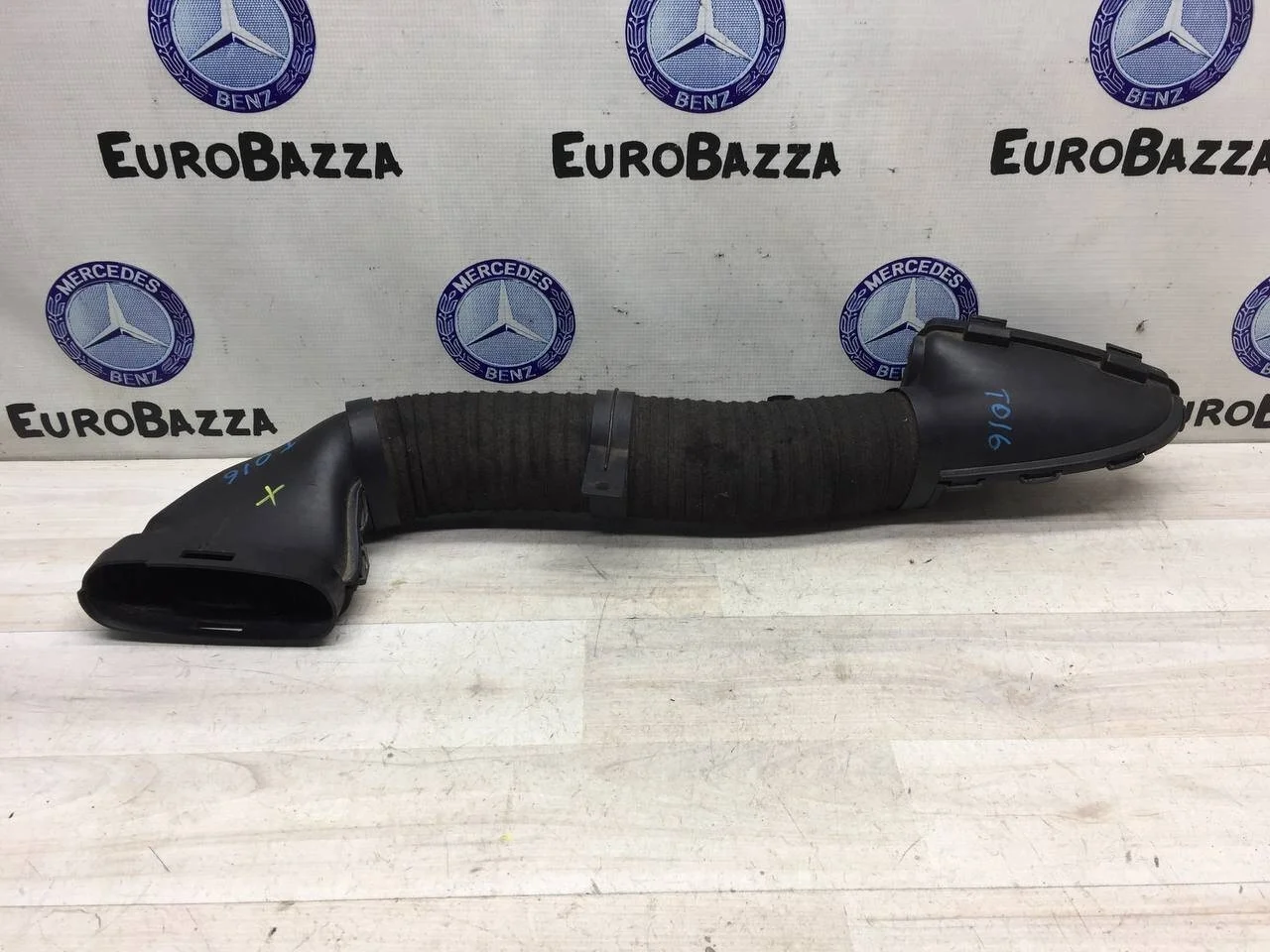 Патрубок воздушного фильтра Mercedes М271 Оригинал