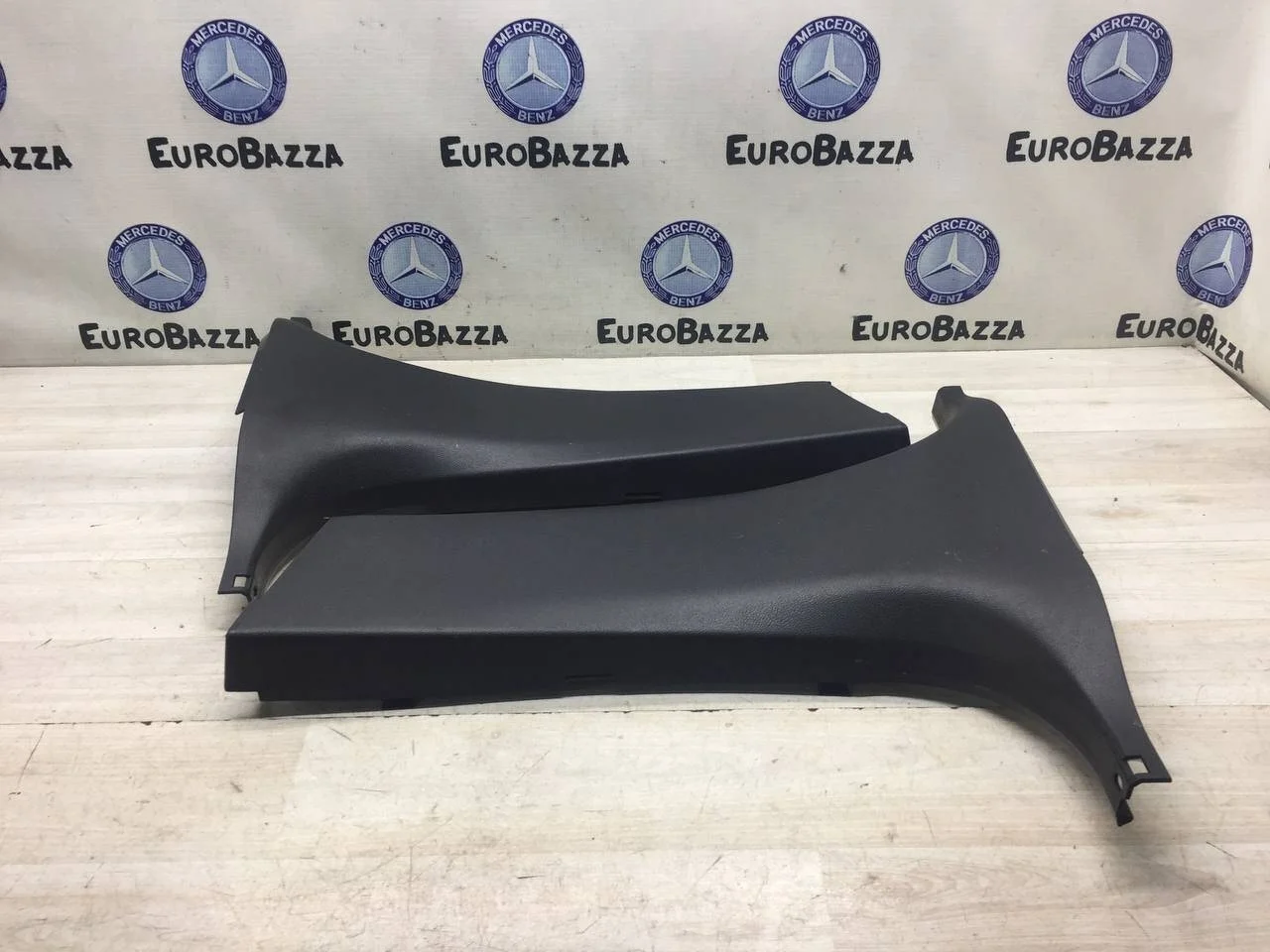 Накладка центральной стойки кузова Mercedes W212