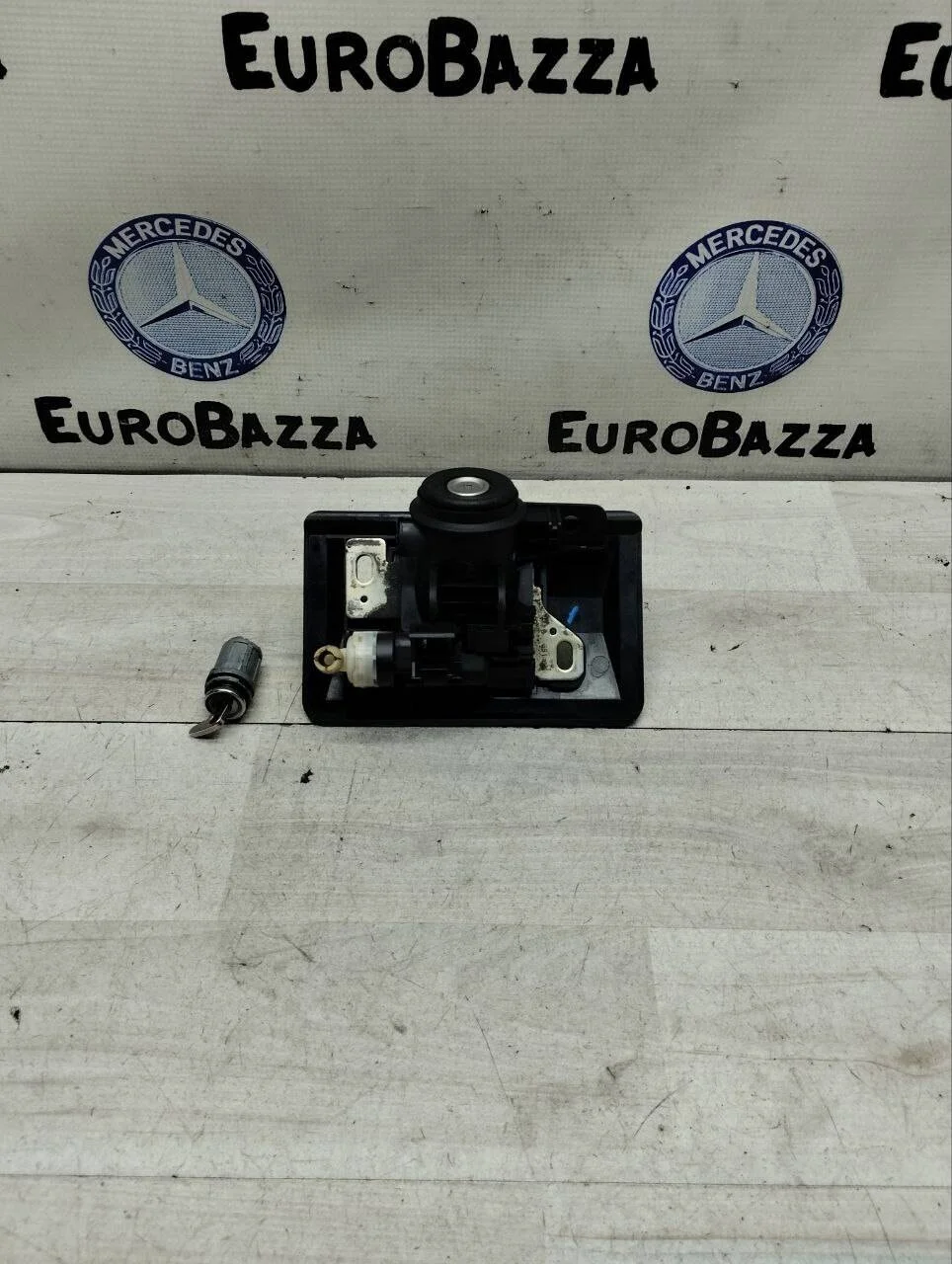 Замок  багажника с ключом Mercedes W210 W202