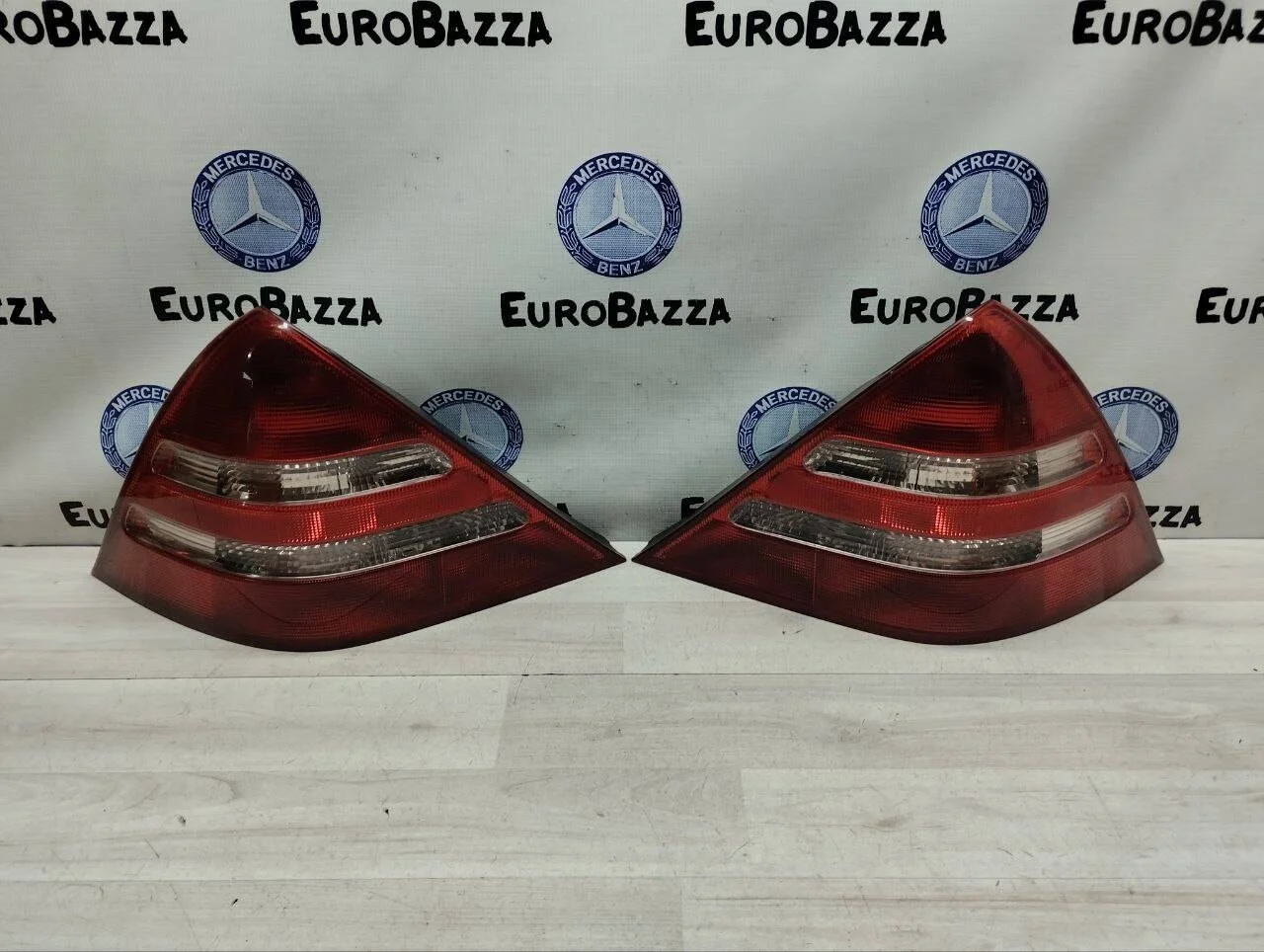 Фонарь задний Mercedes R170