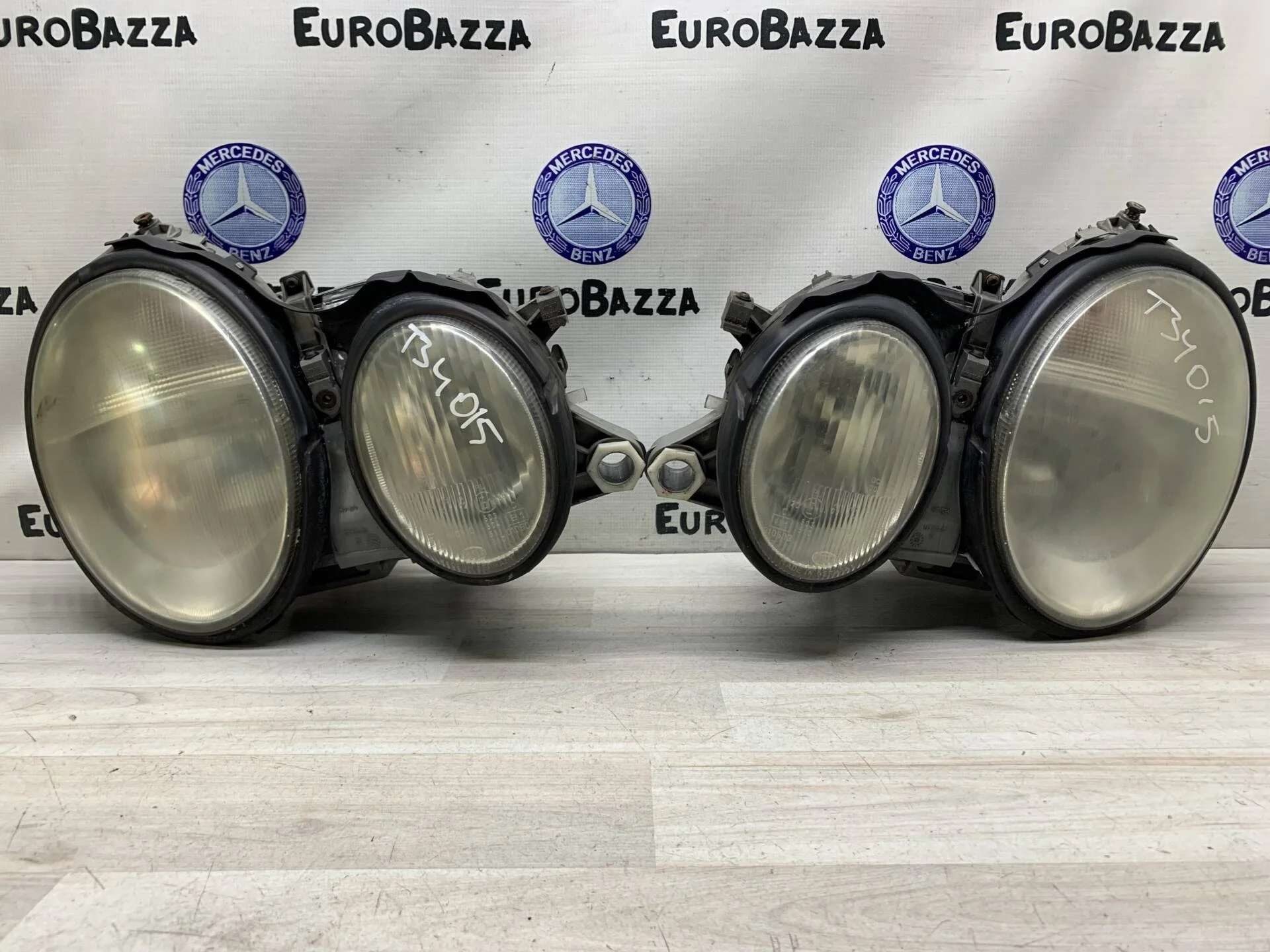 Фара ксеноновая Mercedes W208
