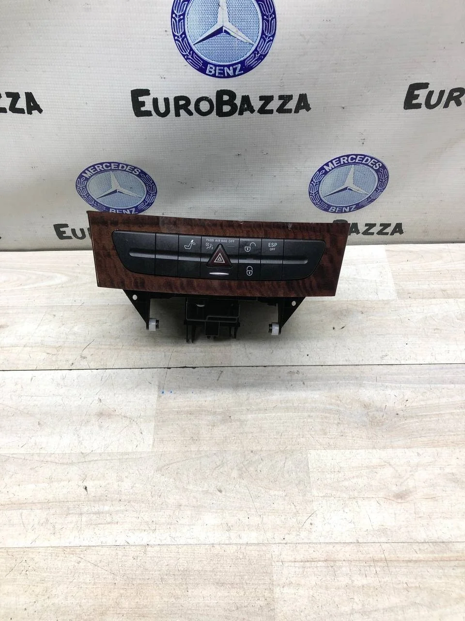 Блок кнопок центральной консоли Mercedes W211