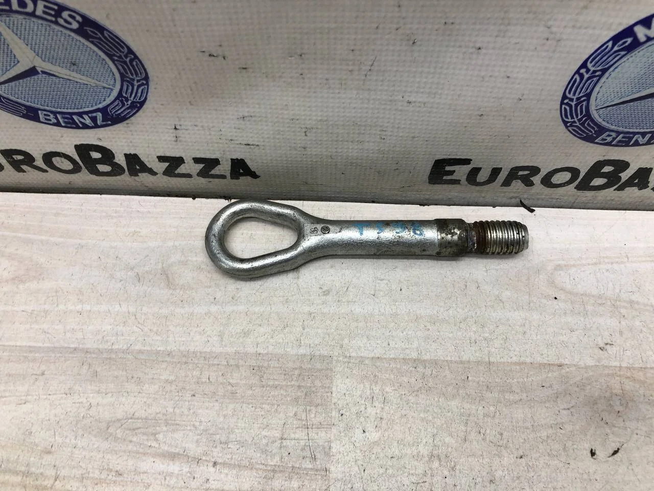 Буксировочный крюк Mercedes W164