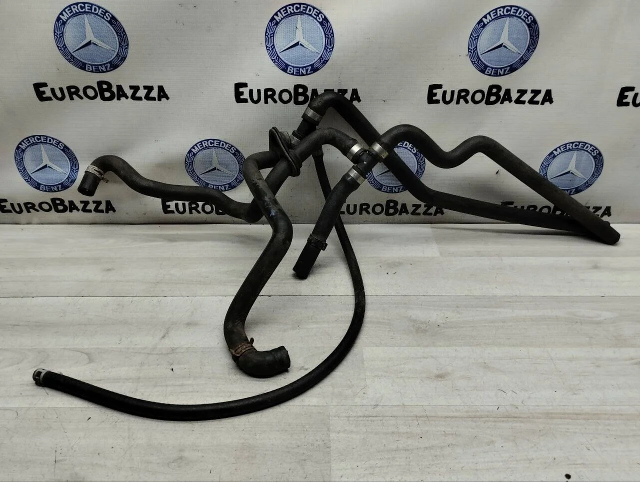 Патрубок системы охлаждения Mercedes W220