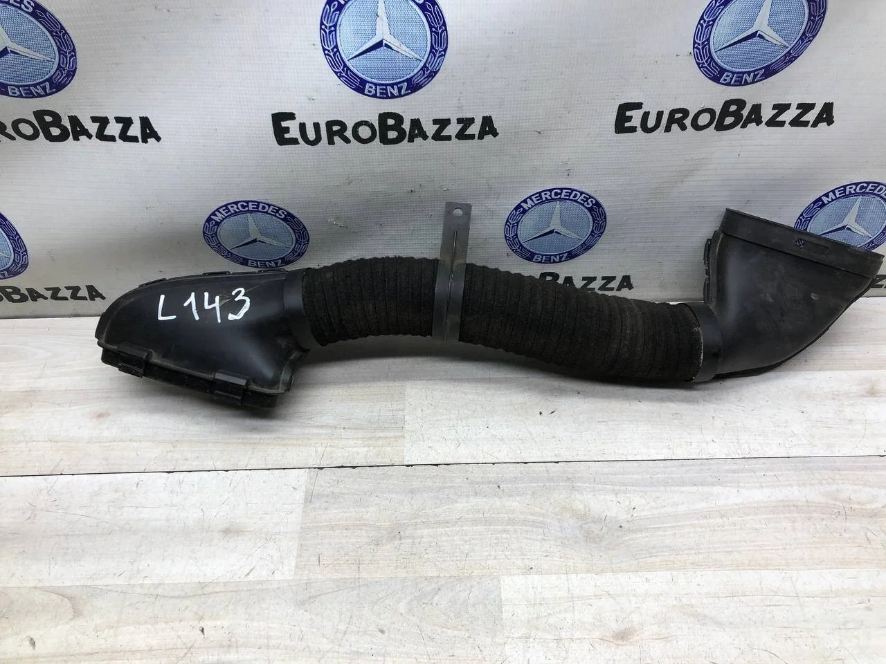 Патрубок воздушного фильтра Mercedes М271 Оригинал