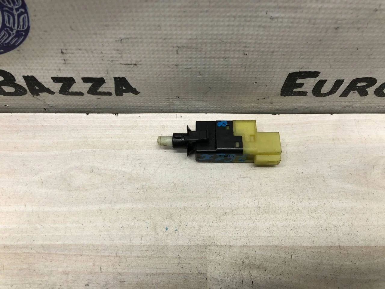 Датчик стоп сигнала Mercedes W211