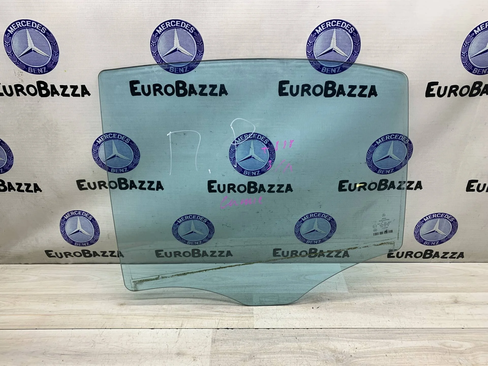 Стекло заднее левое Mercedes W211