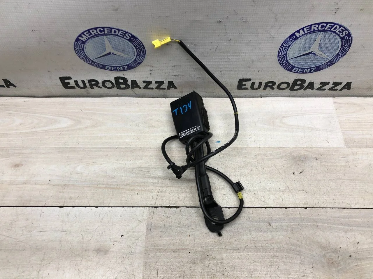 Замок ремня безопасности передний Mercedes W211