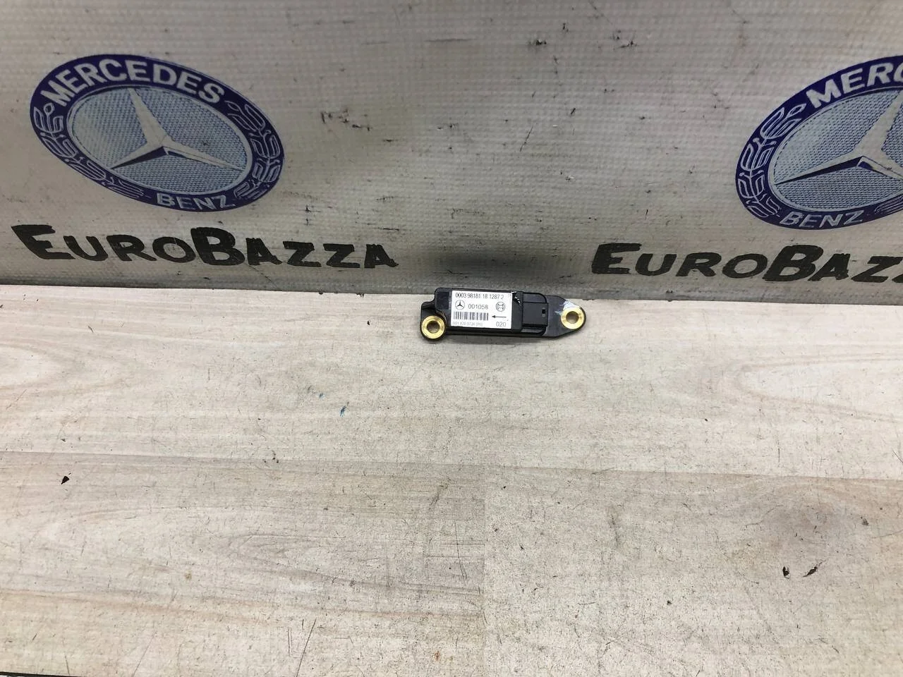 Датчик удара Mercedes W208