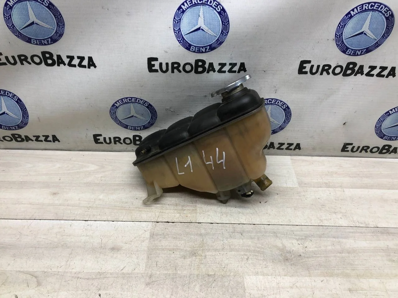 Бачок расширительный Mercedes W208