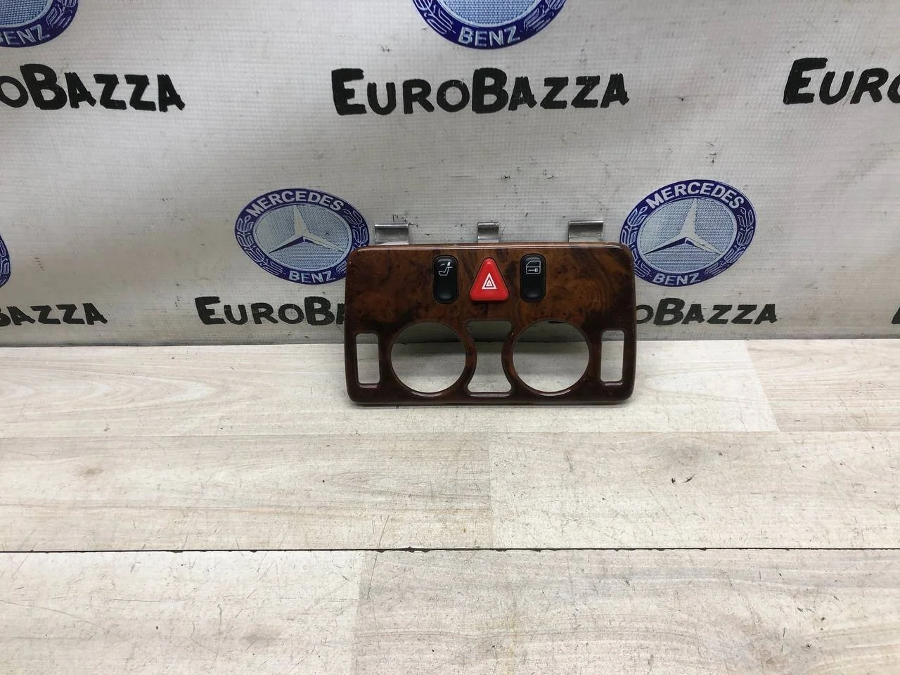Блок кнопок центральной консоли Mercedes W208