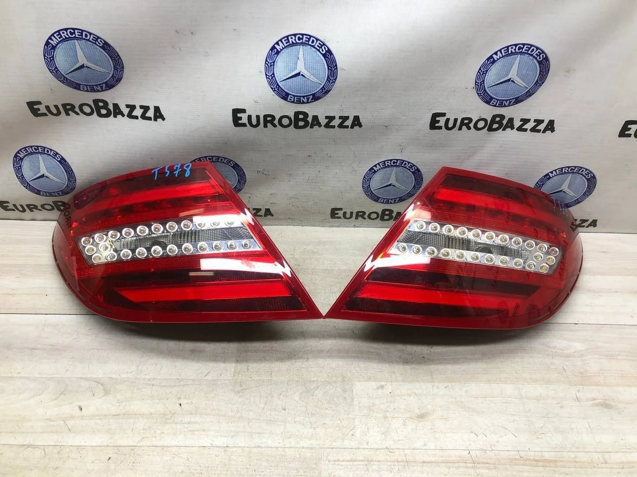 Фонарь задние Mercedes W204