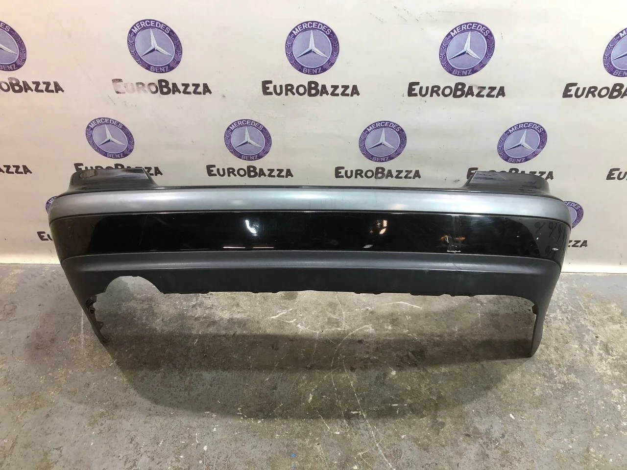 Бампер задний Mercedes W208