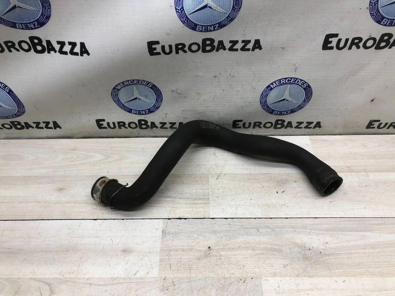 Патрубок системы охлаждения Mercedes W211