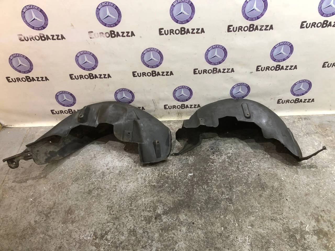 Подкрылок задний Mercedes W208