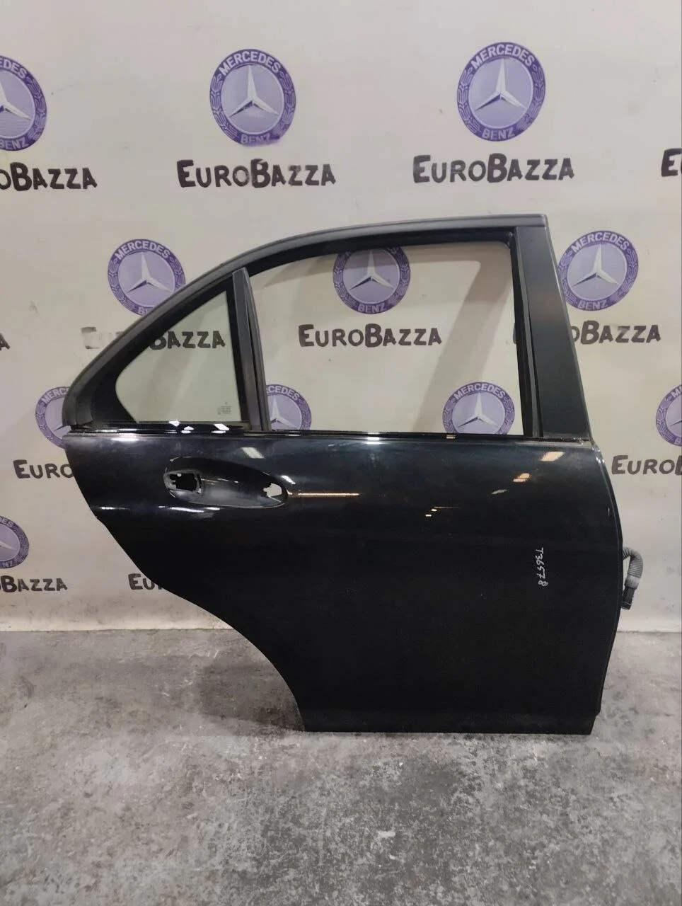 Дверь задняя правая Mercedes W204