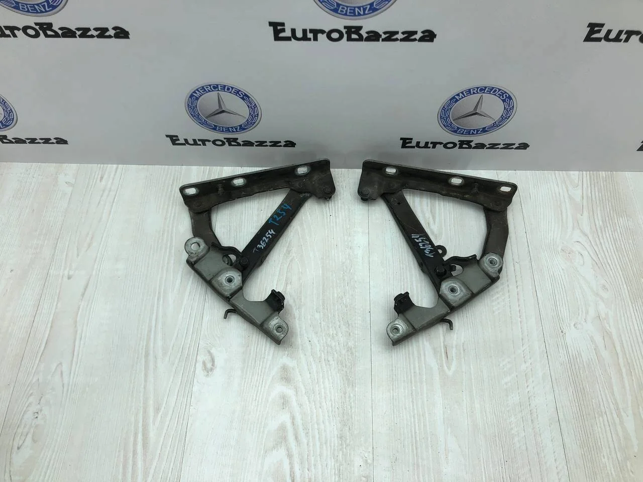 Петля капота Mercedes W211