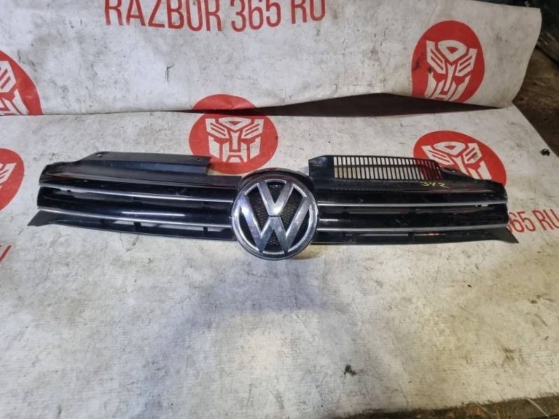 Решетка радиатора Volkswagen Golf 2010 5K1