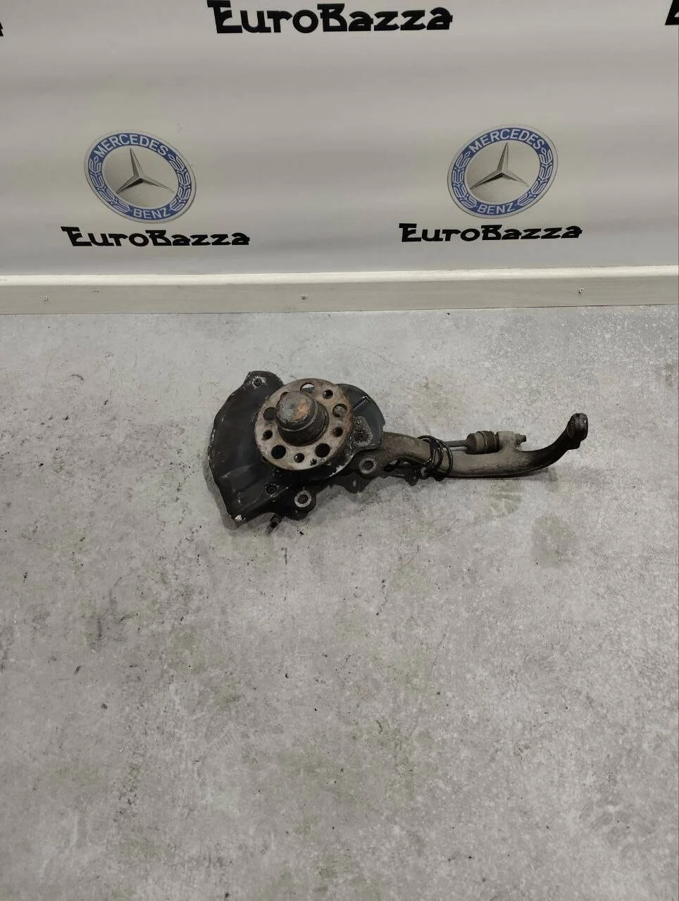 Левый поворотный кулак Mercedes W221