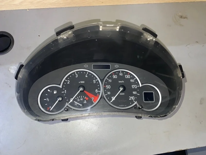 Панель приборов Peugeot 206 2007 3D Хетчбек