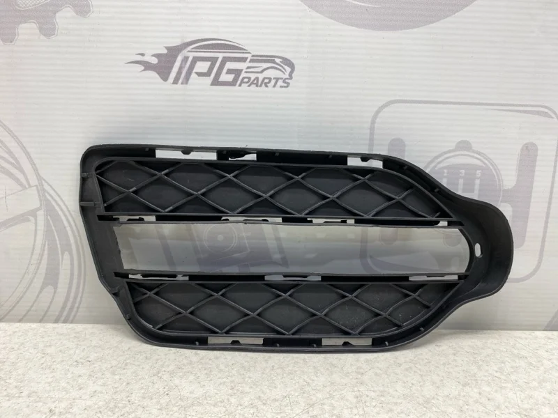 Решетка переднего бампера правая Mercedes-benz GLK X204