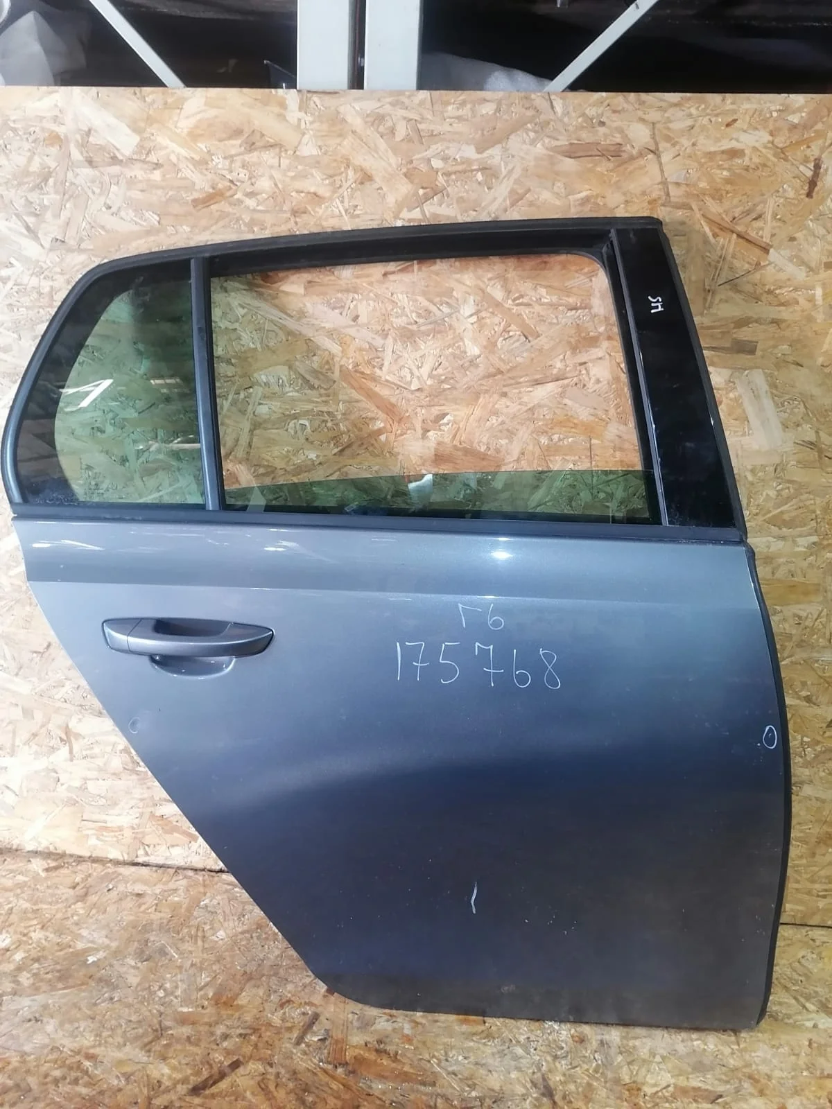 Дверь VOLKSWAGEN GOLF 6 2009- задняя правая серый б/у GOLF 6(2009-2013)