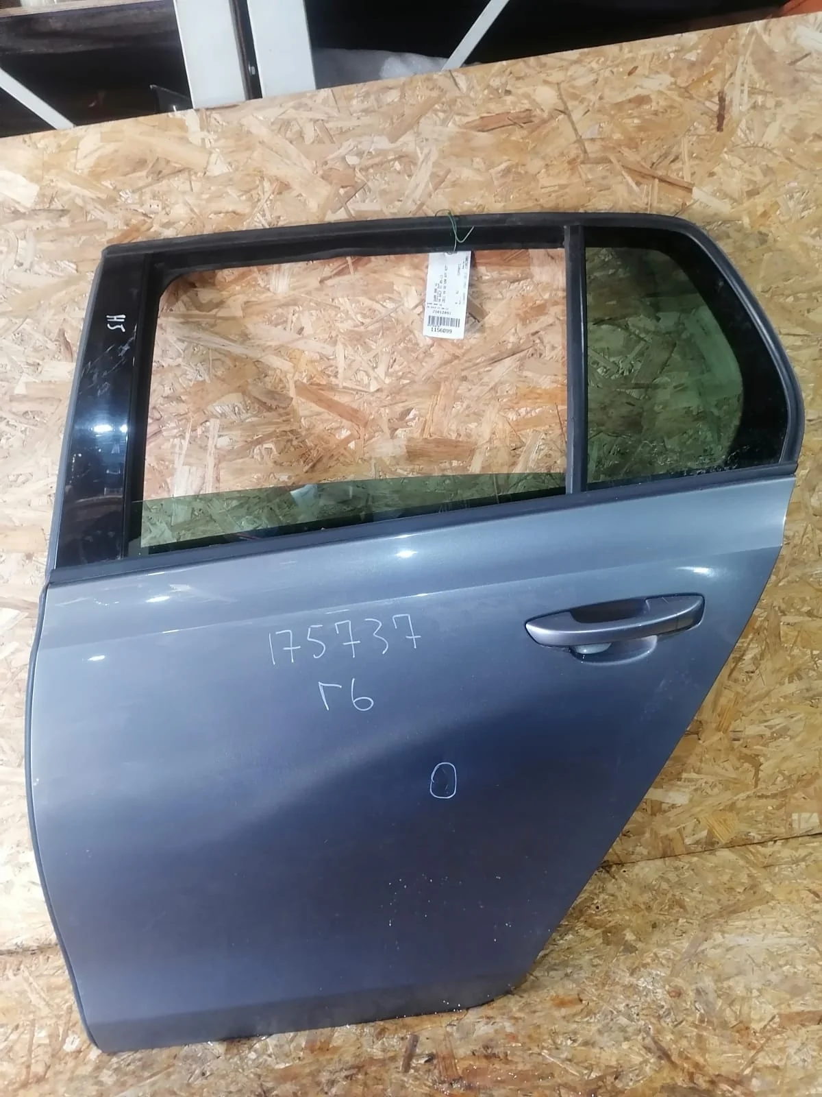 Стекло двери VOLKSWAGEN GOLF 6 2009- заднее левое б/у GOLF 6(2009-2013)