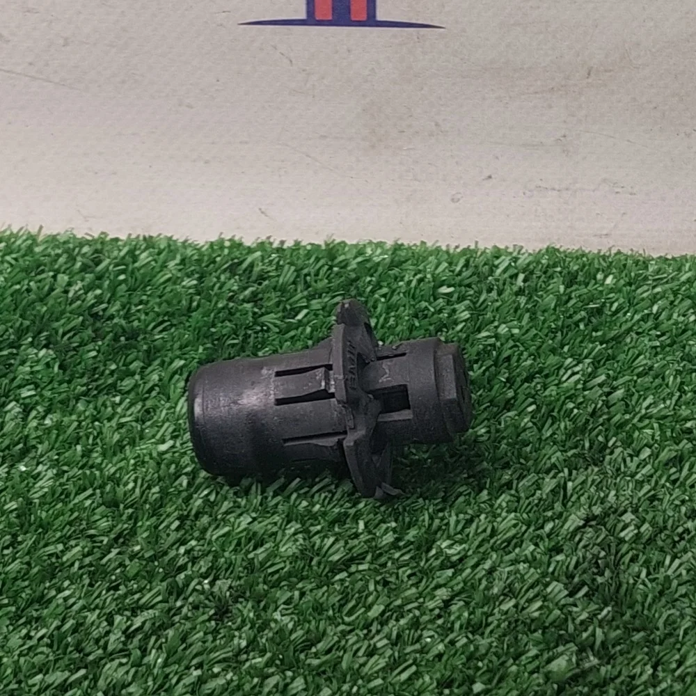 Кронштейн радиатора BMW 528i F10