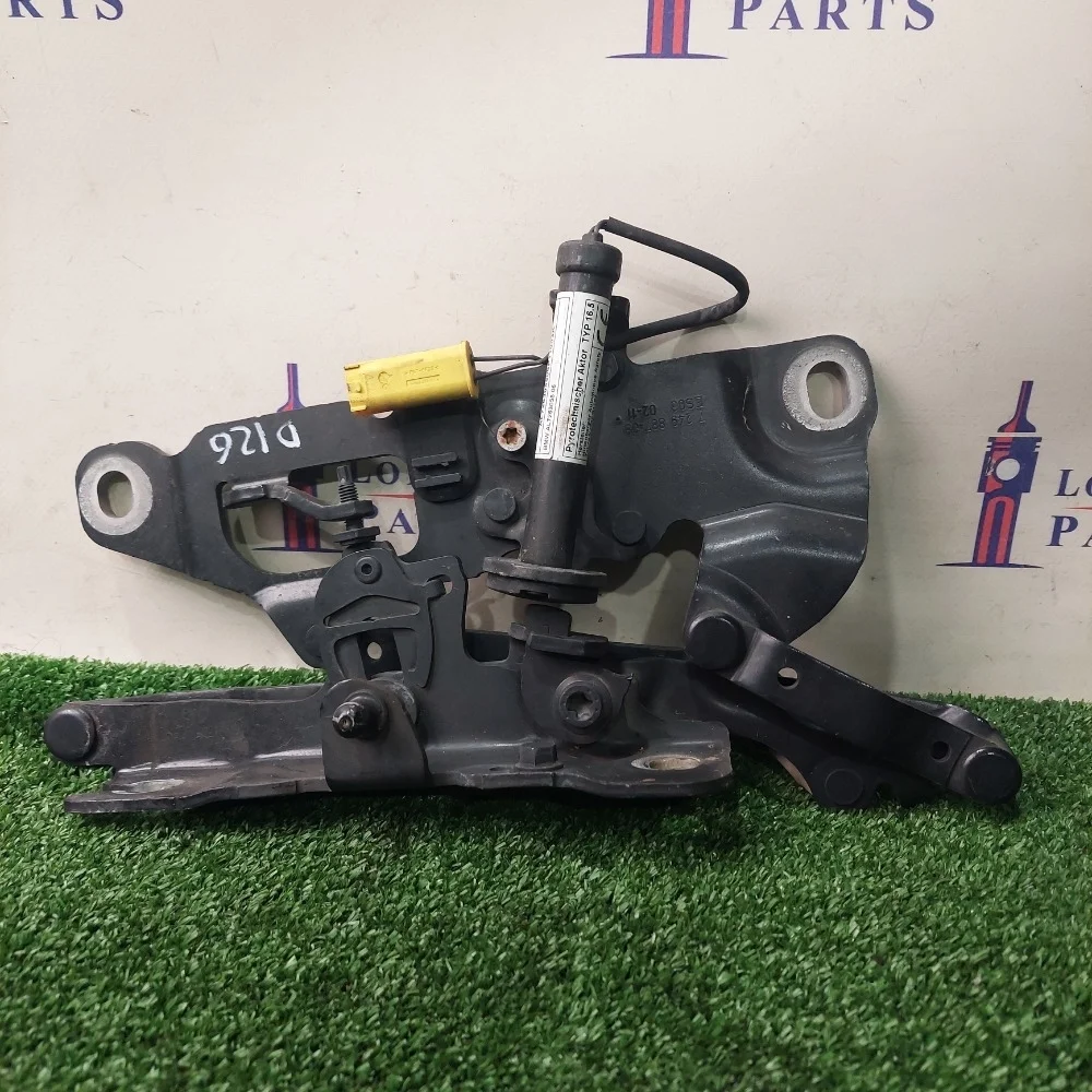 Петля капота BMW F11